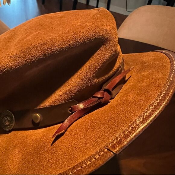 Winfield Cover Co. suede hat 🤎 leather and metal detail 🤎 medium - Picture 2 of 5
